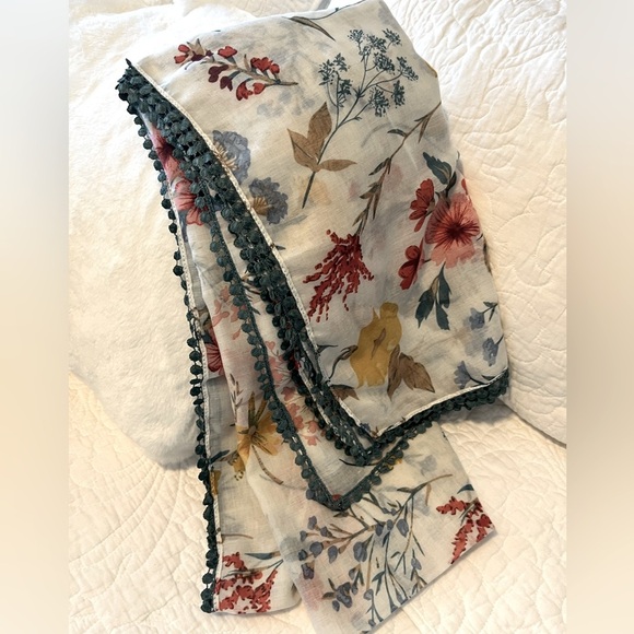 Accessories - Floral Patterned scarf with Pom-Pom Trim
